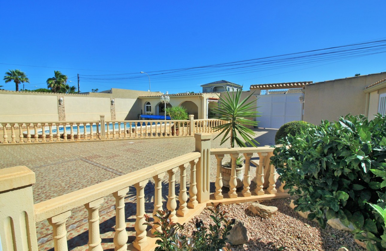 Resale - Villa - Torrevieja - La Siesta