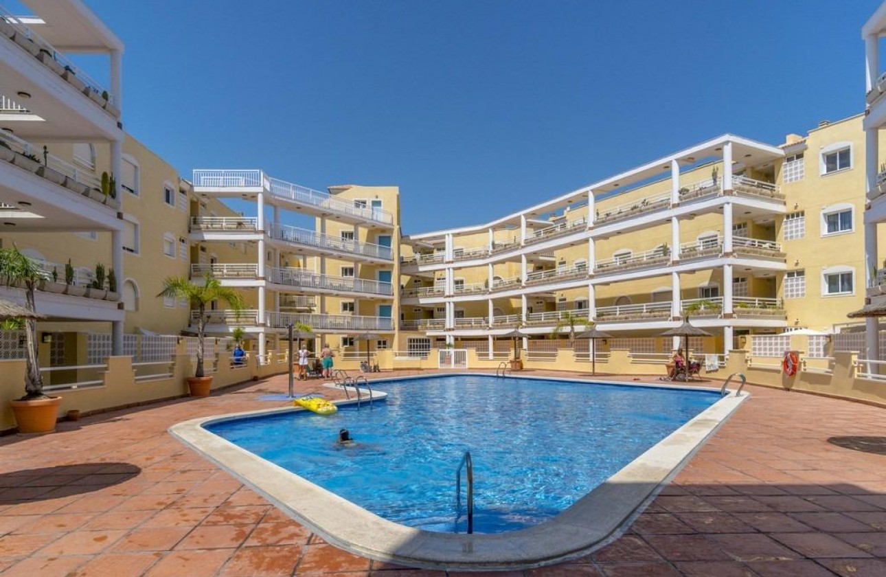 Resale - Apartment - Orihuela Costa - Campoamor