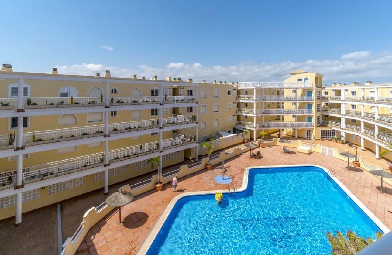 Resale - Apartment - Orihuela Costa - Campoamor