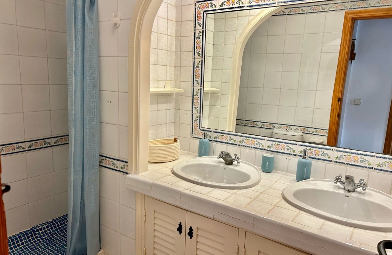Resale - Villa - Villamartin