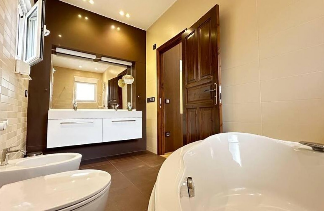 Återförsäljning - Luxury Villa - Campoamor