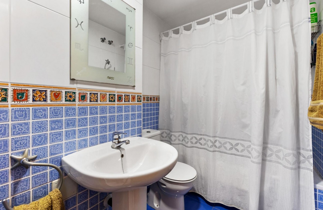 Resale - Apartment - Orihuela Costa - Campoamor