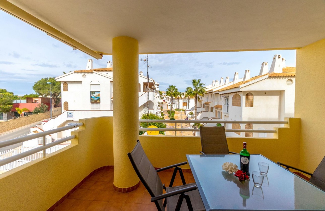 Resale - Apartment - Orihuela Costa - Campoamor