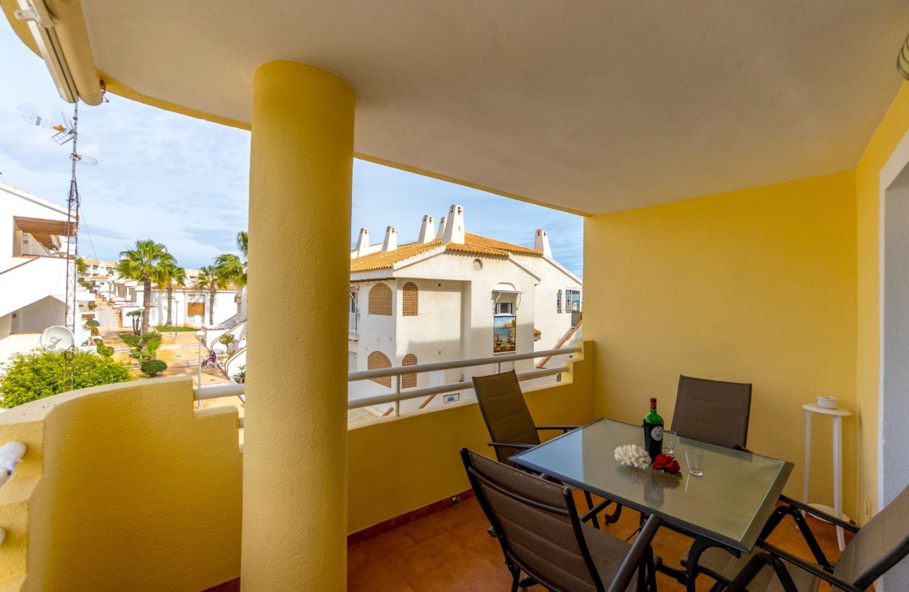 Resale - Apartment - Orihuela Costa - Campoamor