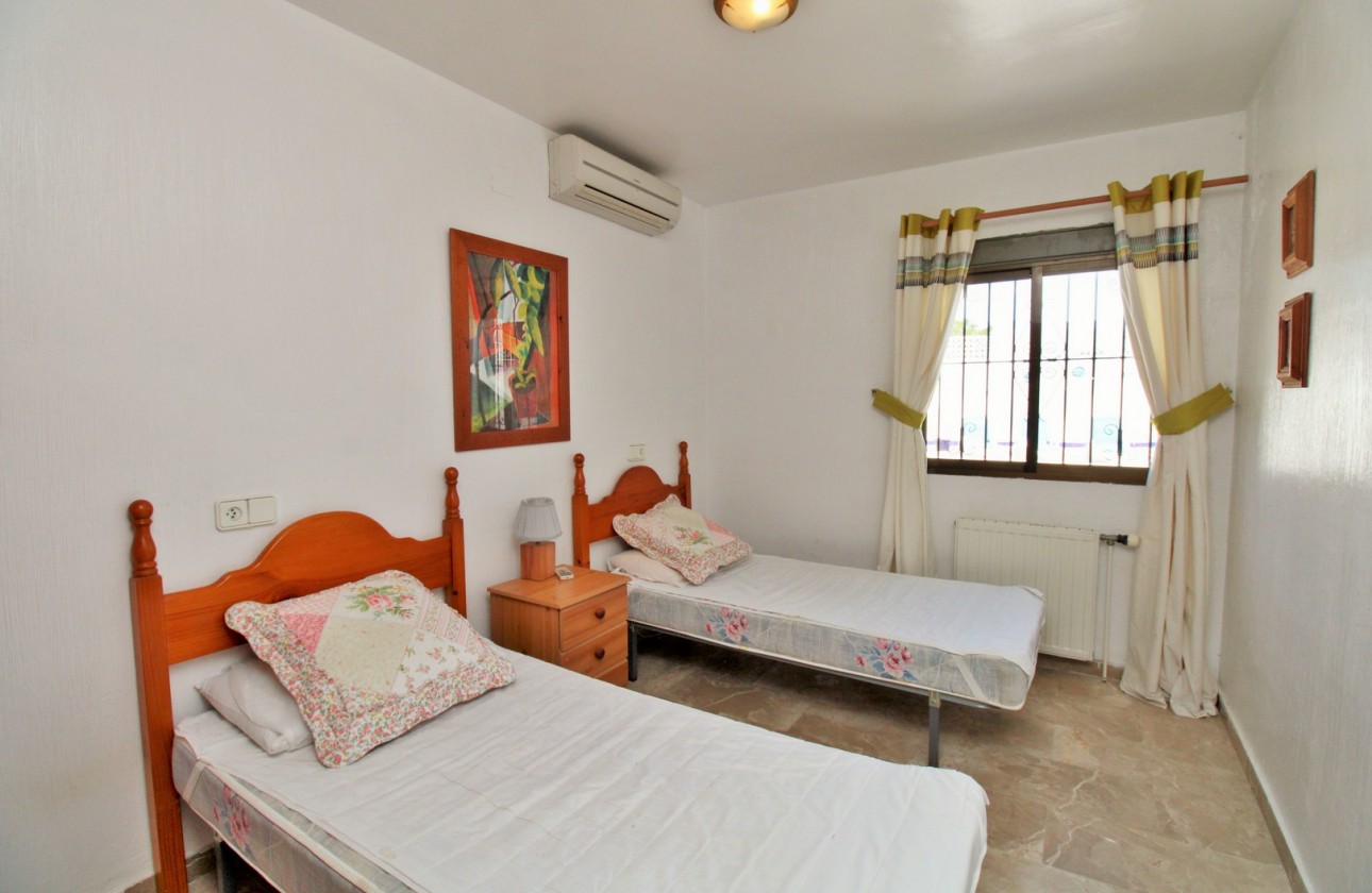 Resale - Villa - Villamartin