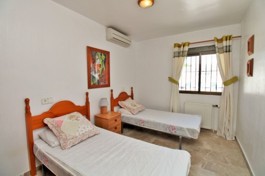 Resale - Villa - Villamartin