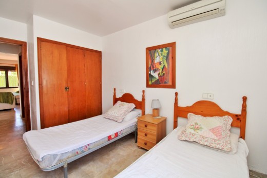 Resale - Villa - Villamartin