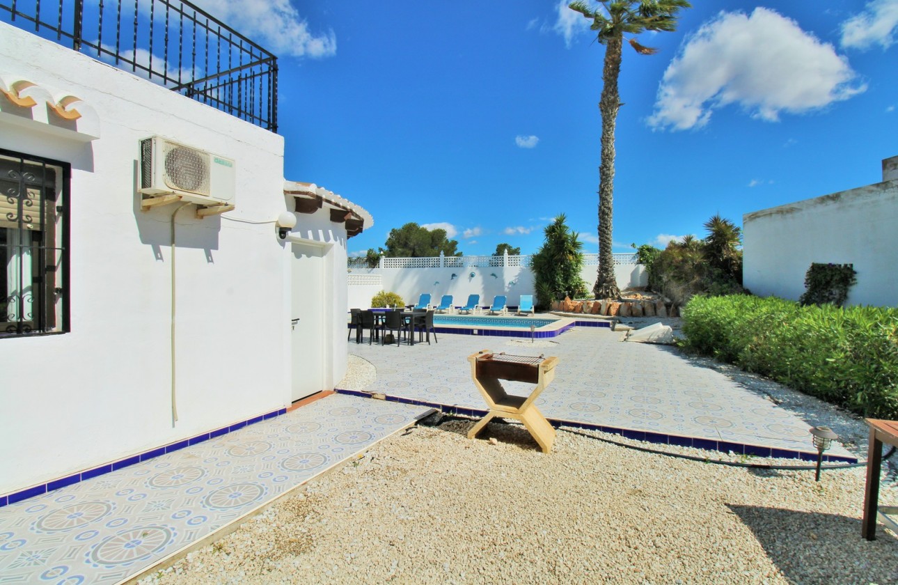 Resale - Villa - Villamartin