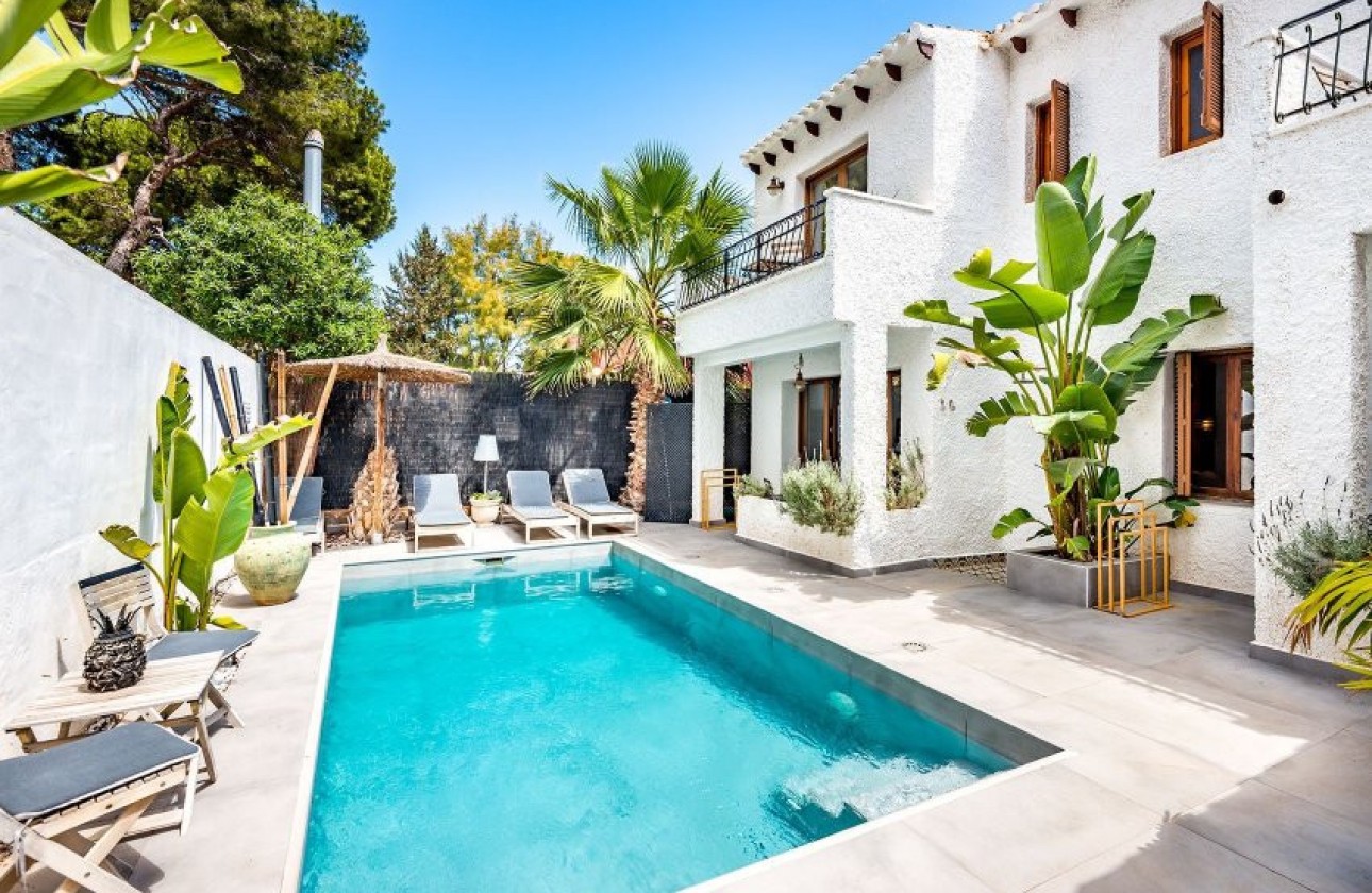 Resale - semi-detached-villa - Punta Prima