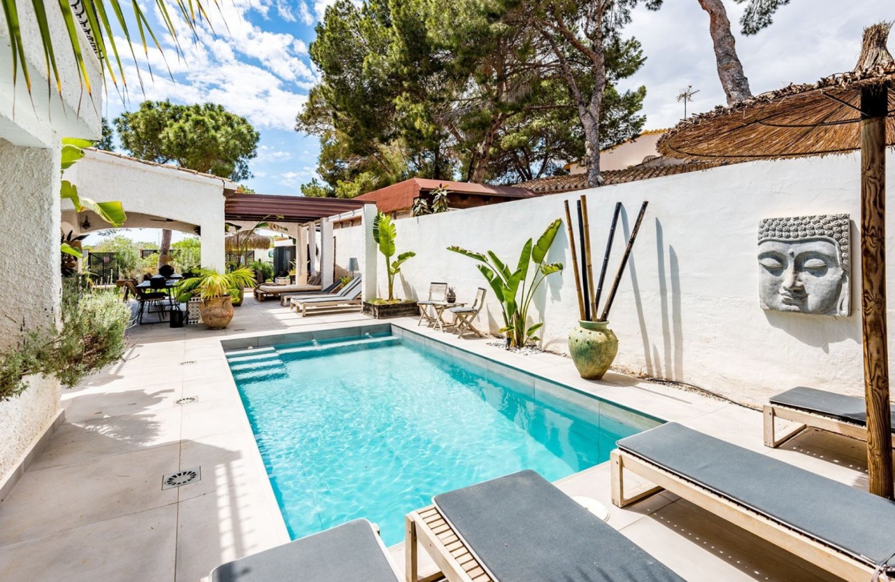 Resale - semi-detached-villa - Punta Prima