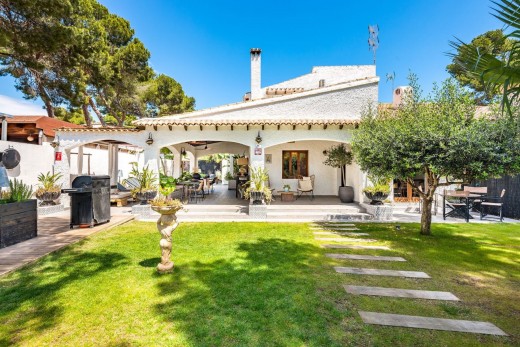 Resale - semi-detached-villa - Punta Prima