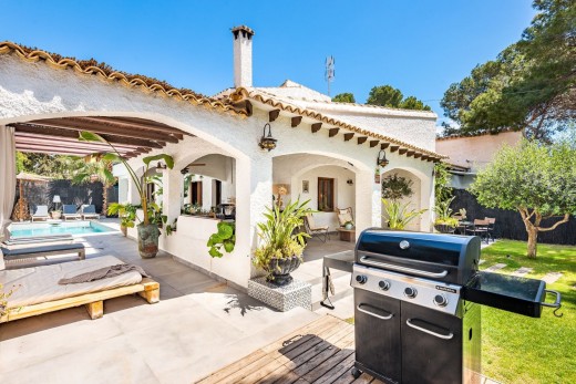 Resale - semi-detached-villa - Punta Prima