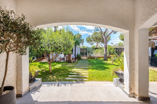 Resale - semi-detached-villa - Punta Prima