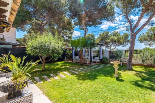 Resale - semi-detached-villa - Punta Prima