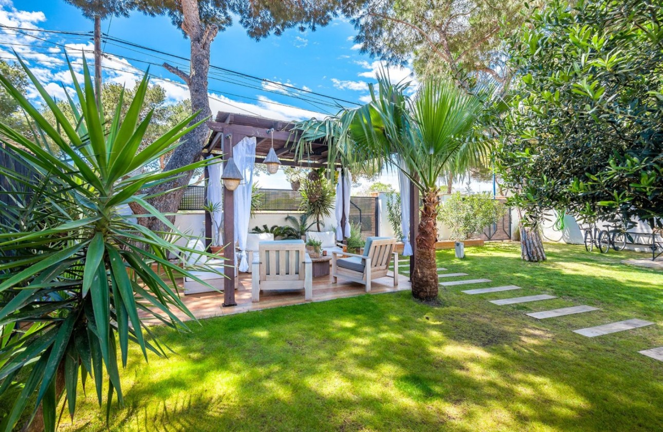 Resale - semi-detached-villa - Punta Prima
