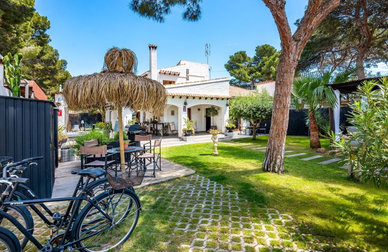 Resale - semi-detached-villa - Punta Prima