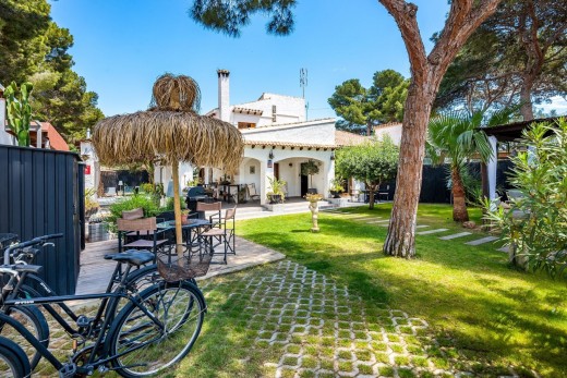 Resale - semi-detached-villa - Punta Prima