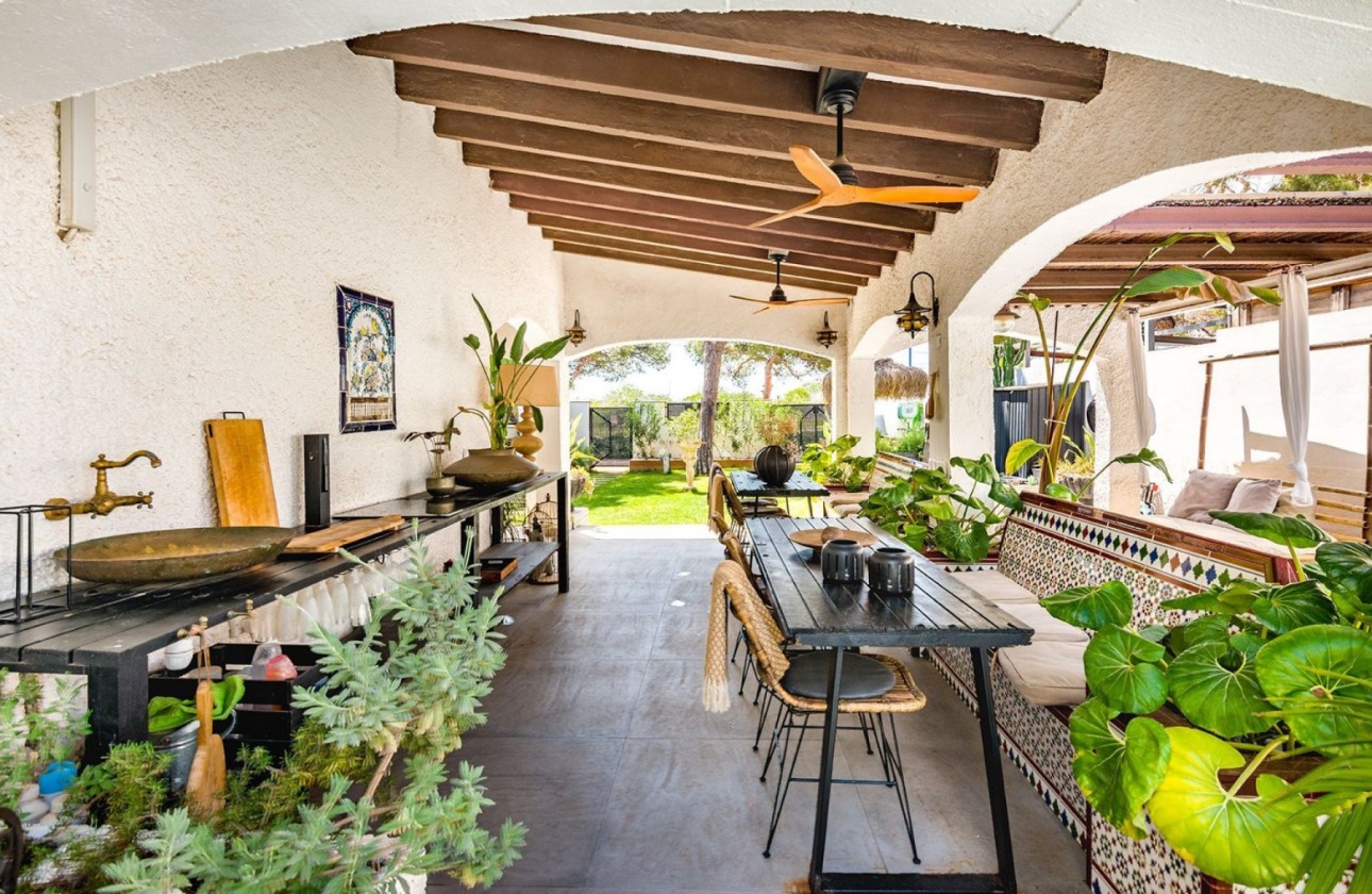 Resale - semi-detached-villa - Punta Prima