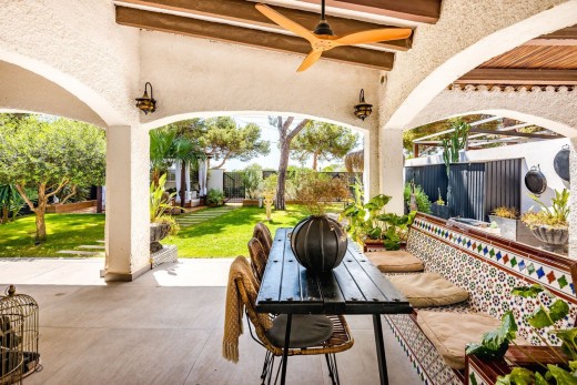 Resale - semi-detached-villa - Punta Prima