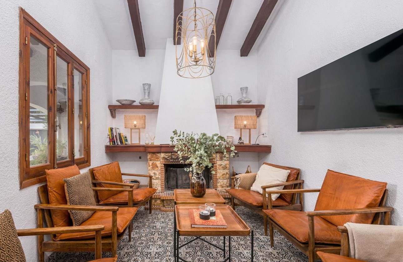 Resale - semi-detached-villa - Punta Prima