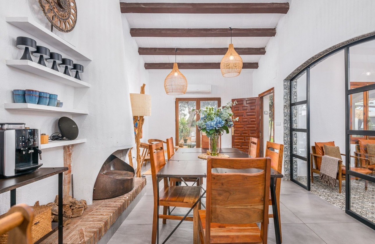 Resale - semi-detached-villa - Punta Prima
