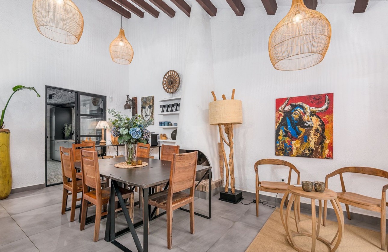 Resale - semi-detached-villa - Punta Prima