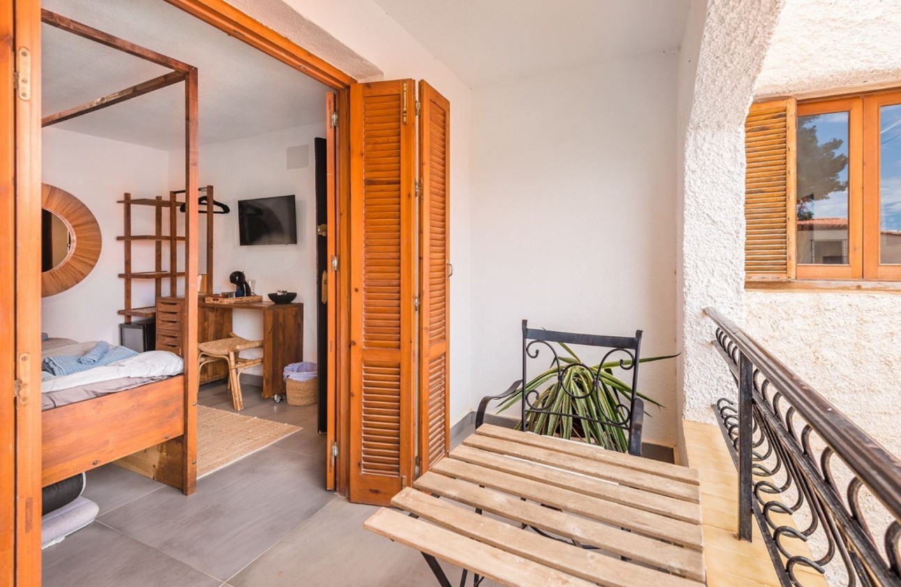 Resale - semi-detached-villa - Punta Prima
