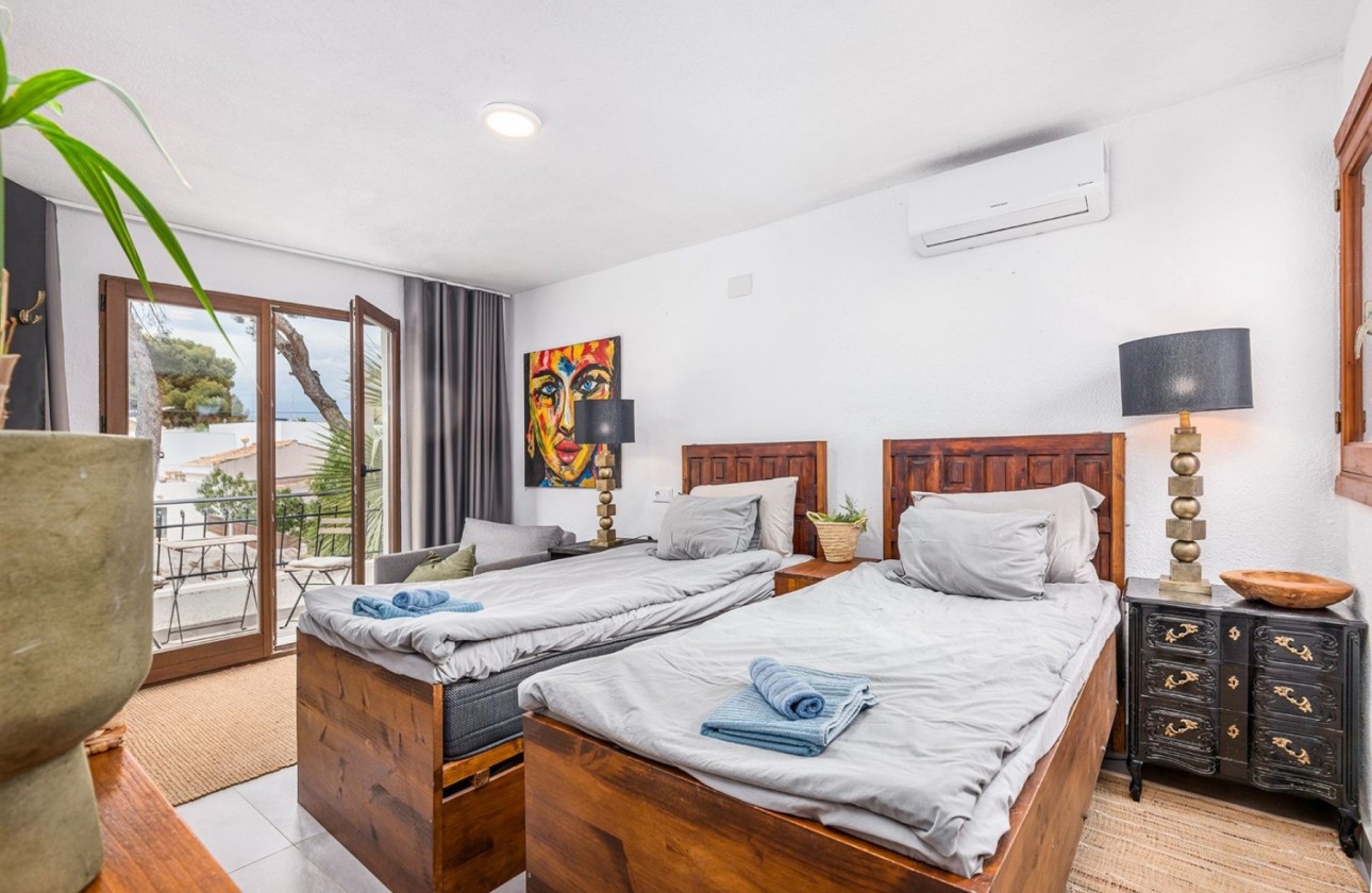 Resale - semi-detached-villa - Punta Prima