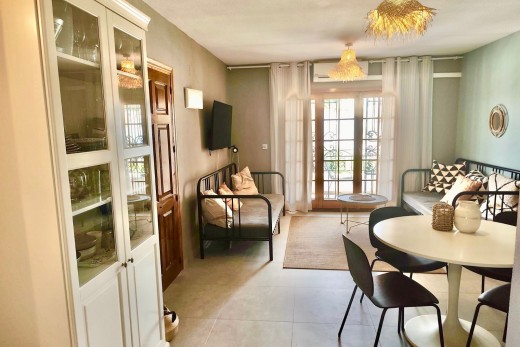 Resale - Apartment - Villamartin