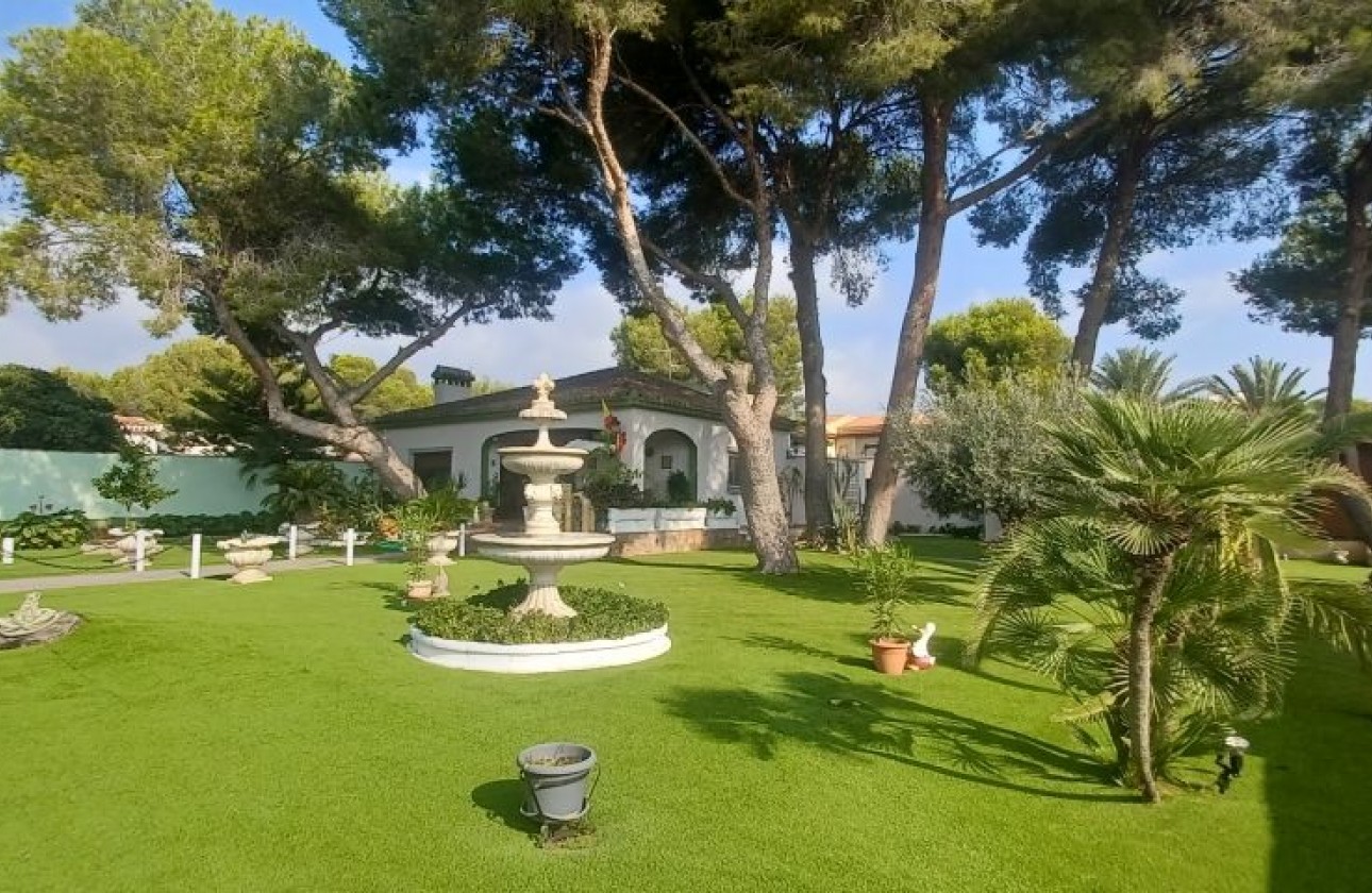 Resale - Villa - Orihuela Costa