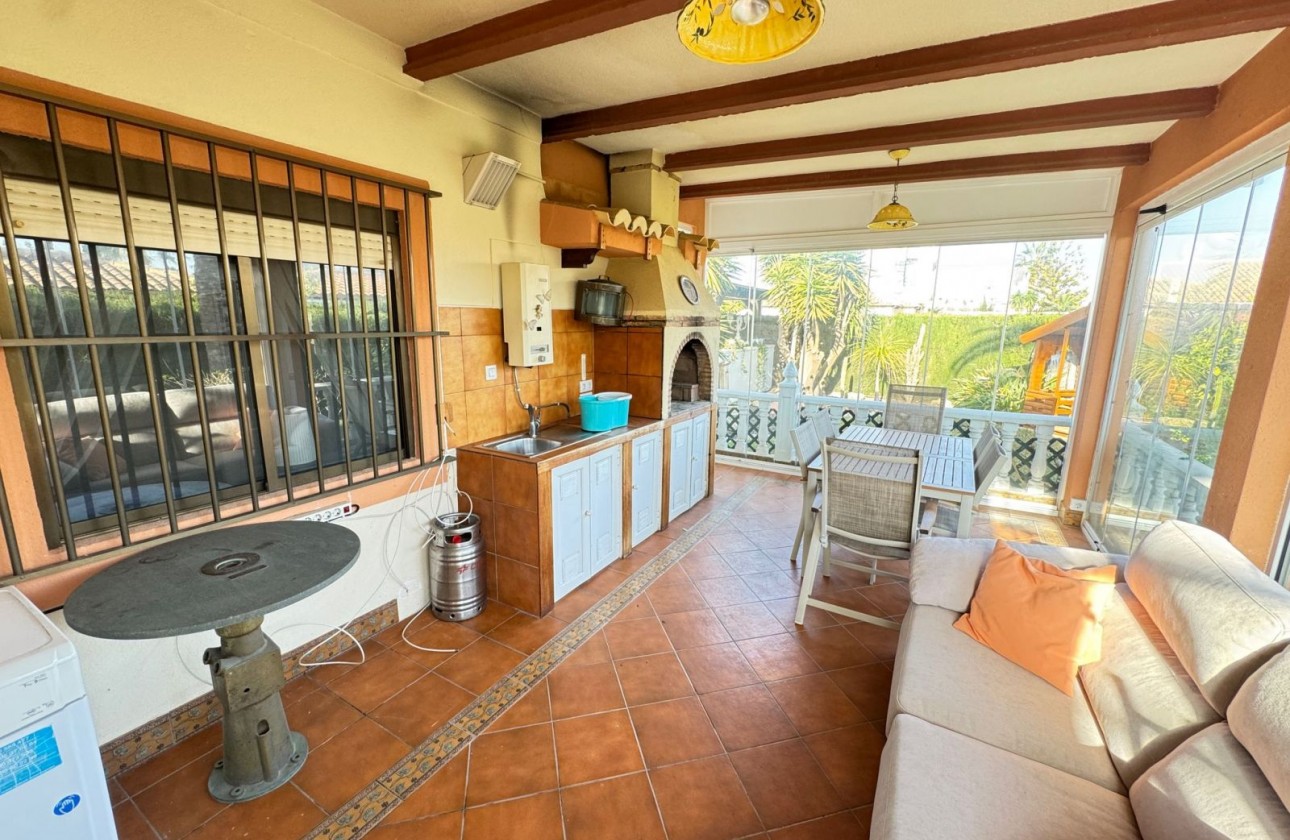 Resale - Villa - Cabo Roig