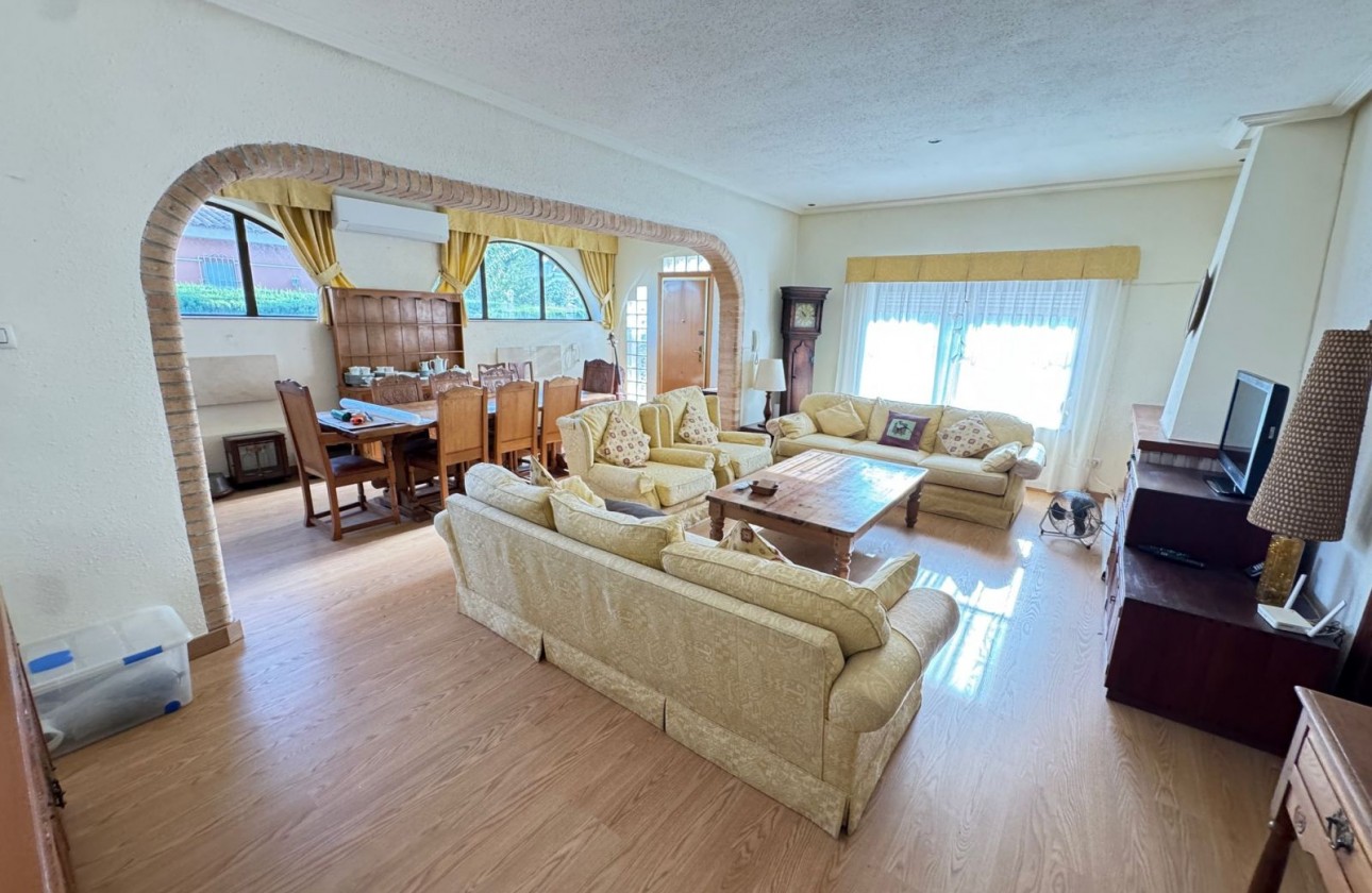 Resale - Villa - Cabo Roig