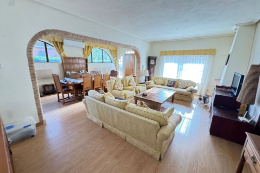 Resale - Villa - Cabo Roig