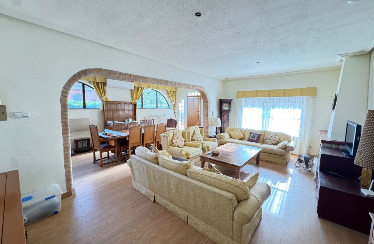 Resale - Villa - Cabo Roig