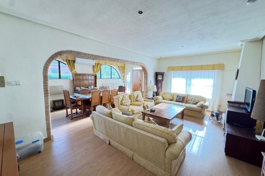 Resale - Villa - Cabo Roig