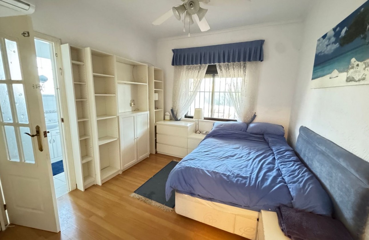 Resale - Villa - Cabo Roig