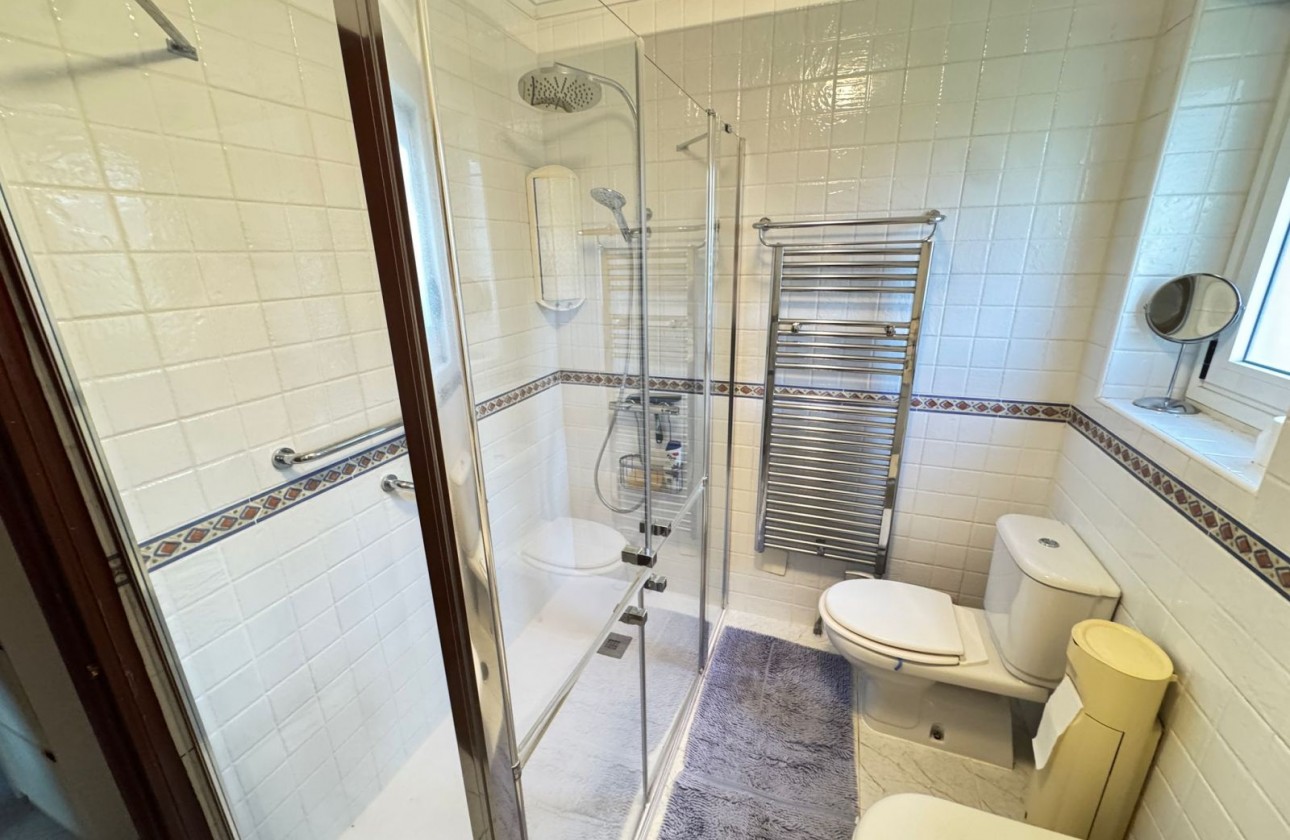 Resale - Villa - Cabo Roig
