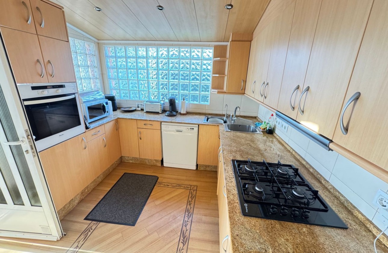 Resale - Villa - Cabo Roig