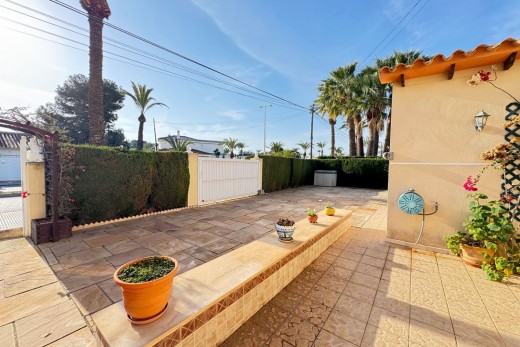 Resale - Villa - Cabo Roig
