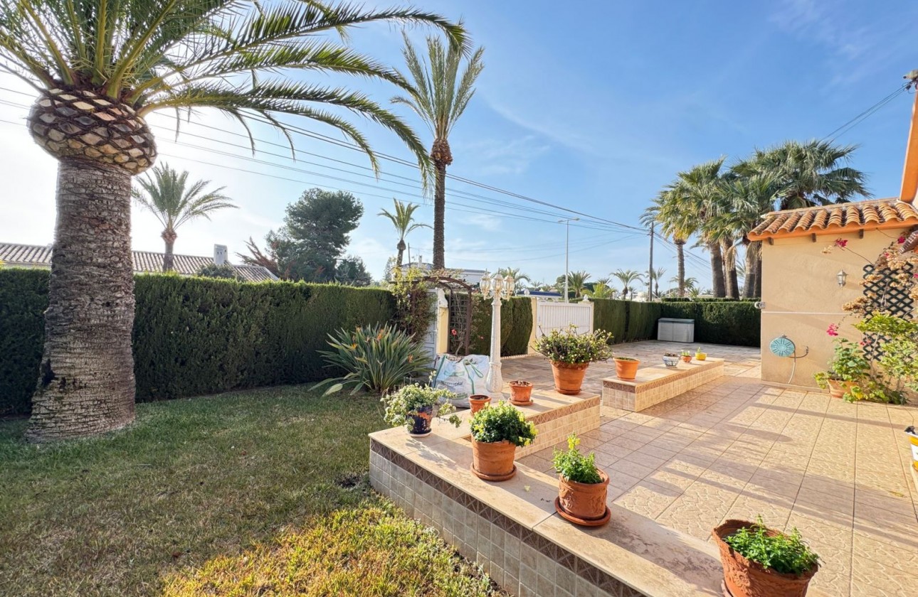 Resale - Villa - Cabo Roig