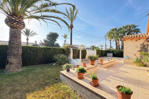 Resale - Villa - Cabo Roig