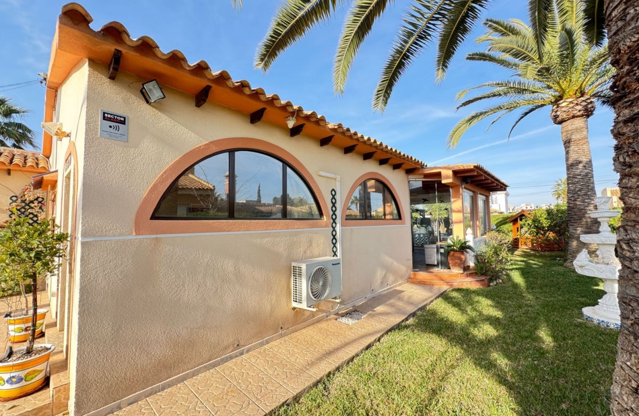 Resale - Villa - Cabo Roig