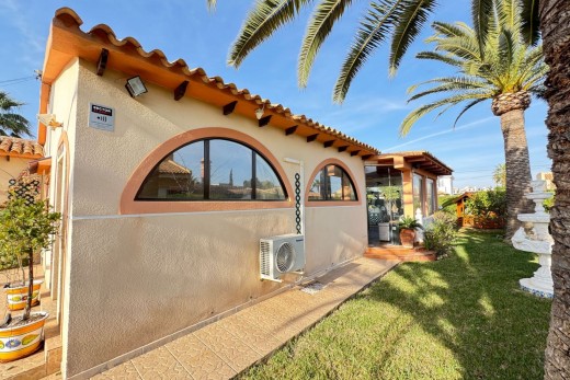 Resale - Villa - Cabo Roig