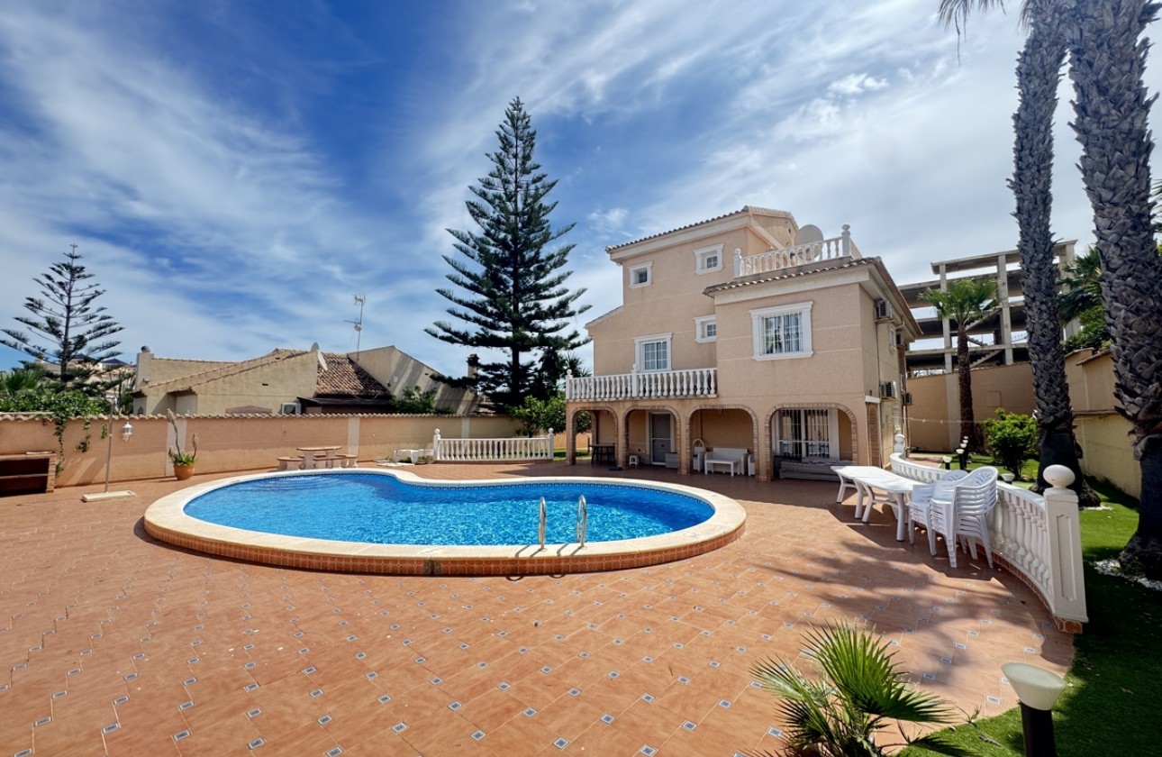 Resale - Villa - La Zenia