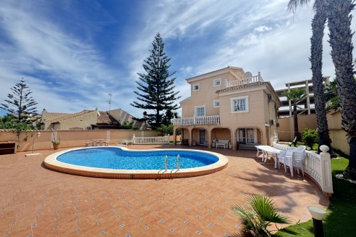 Resale - Villa - La Zenia