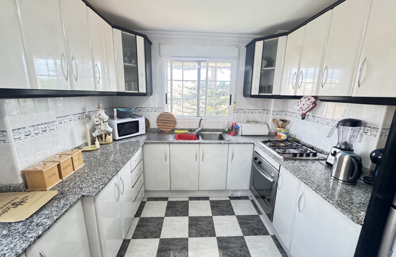 Resale - Villa - La Zenia
