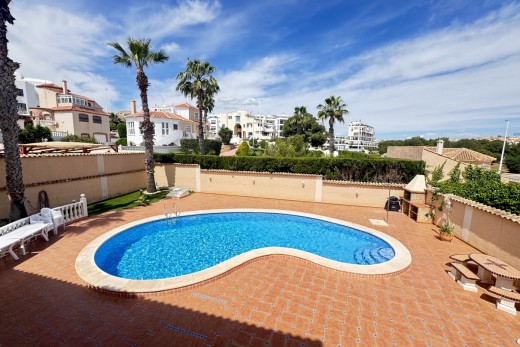 Resale - Villa - La Zenia