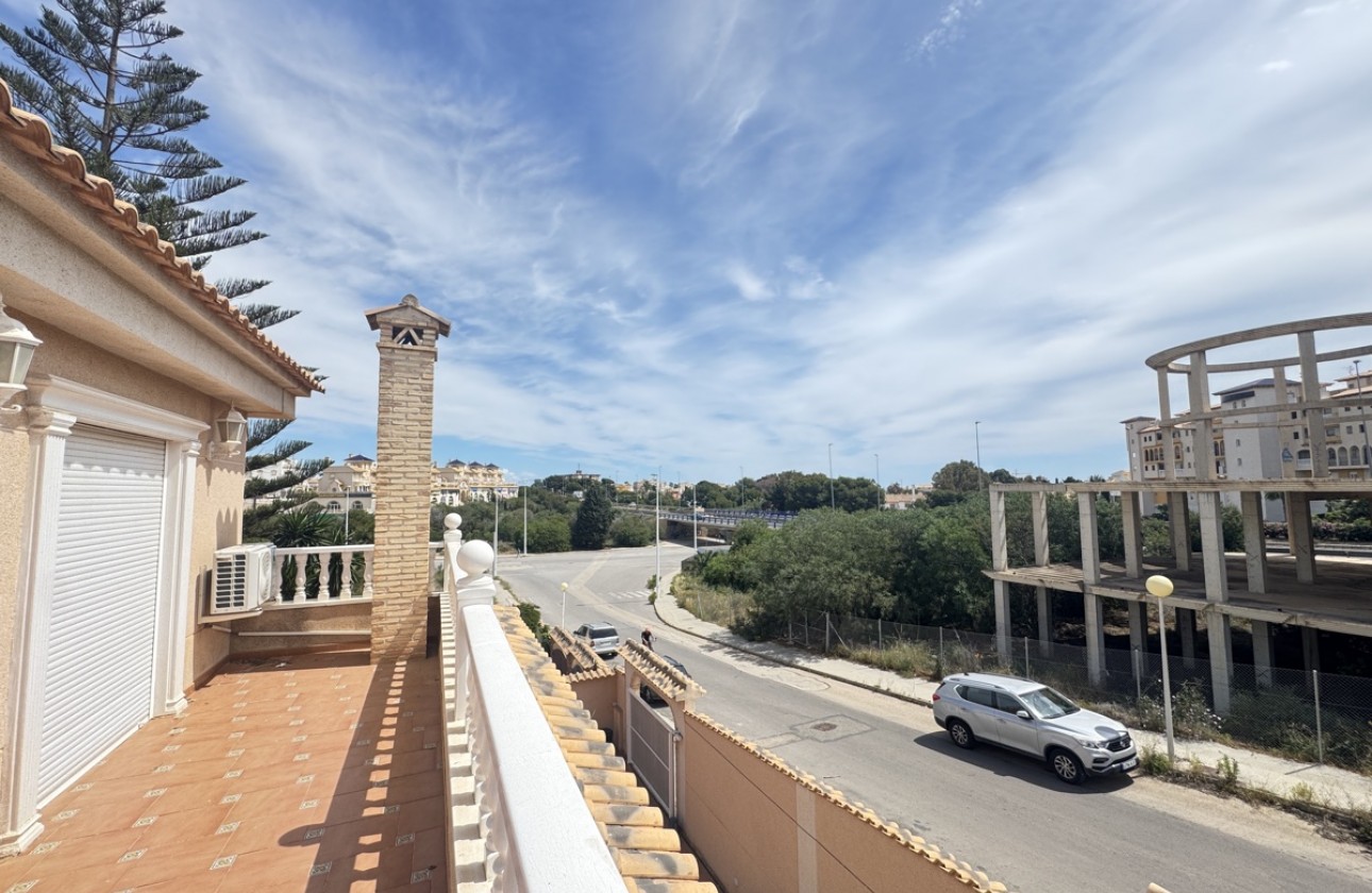 Resale - Villa - La Zenia