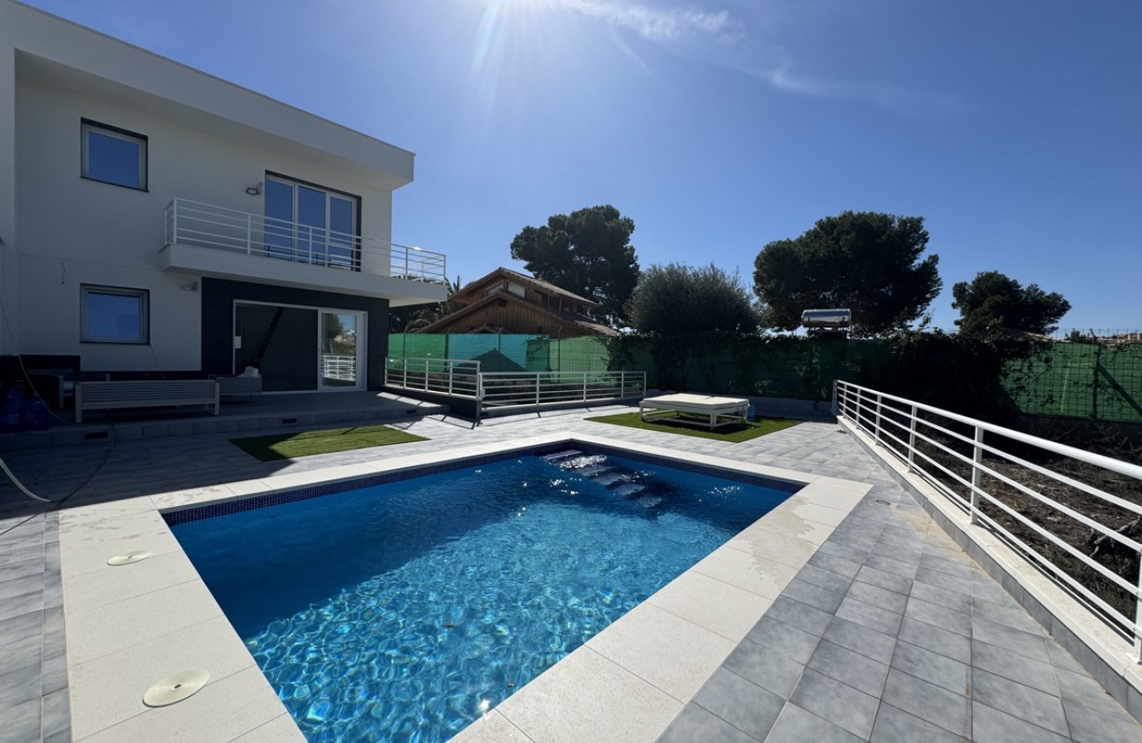 Resale - Villa - Los Balcones