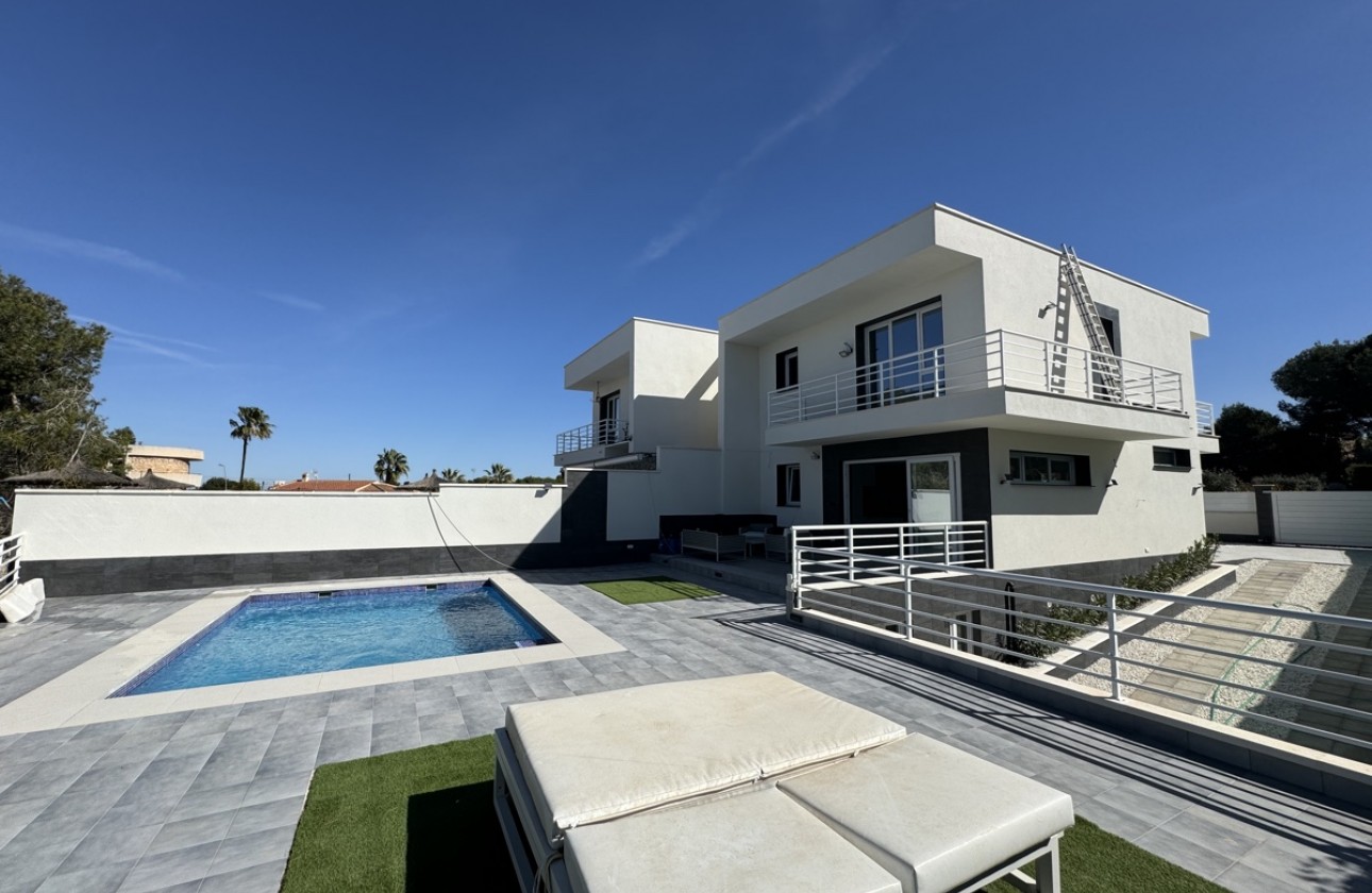 Resale - Villa - Los Balcones